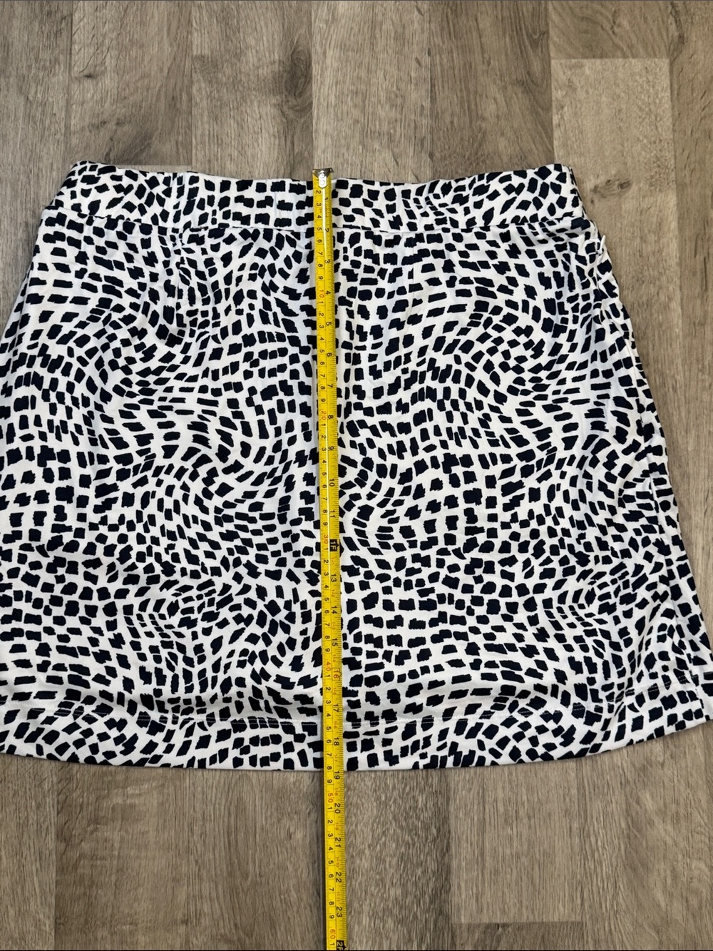 Chico's Black and White Abstract Print Mini Skirt size Chicos 2 or 12 - Picture 7 of 10